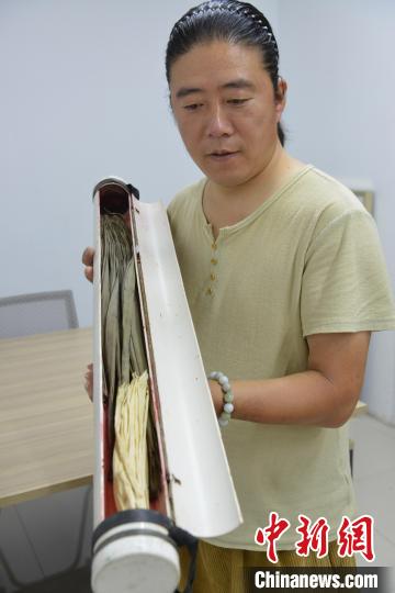 草編用的材料玉米皮、棕樹葉 李鵬茹 攝