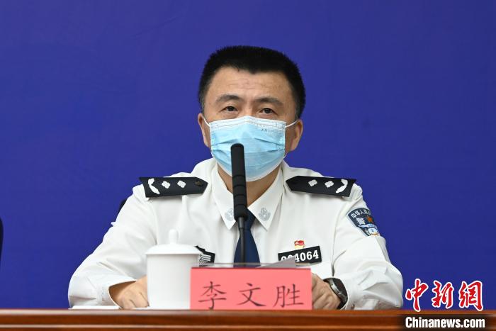 成都市公安局交管局局長(zhǎng)李文勝。　安源 攝