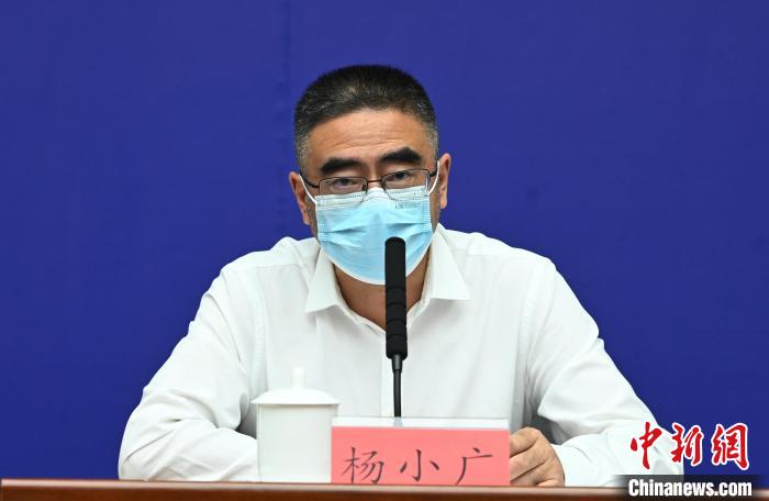 成都市政府副秘書長、市衛(wèi)健委主任楊小廣?！“苍?攝