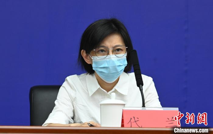 成都市經(jīng)信局總工程師代蘭?！“苍?攝