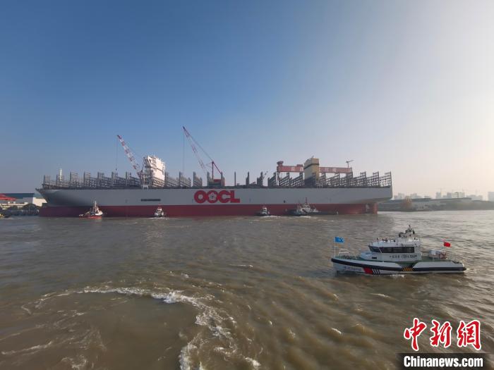 海巡艇在現(xiàn)場引導(dǎo)水上交通?！∧贤êＪ戮止﹫D