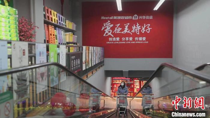 美特好從一家不足百平方米小店，一路發(fā)展成華北零售業(yè)領(lǐng)軍企業(yè)、中國(guó)百?gòu)?qiáng)商業(yè)連鎖集團(tuán)、中國(guó)零售500強(qiáng)?！∠蛏?攝