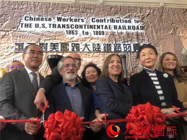 圖為（從右到左）方李邦琴、加州副州長康依蓮、舊金山市議長佩斯金、中國駐舊金山副總領事潘慶江在剪彩。人民網(wǎng)記者 鄧圩攝