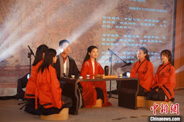 2023年閩南詩歌節(jié)開幕式暨詩歌朗誦會現(xiàn)場。　閩南師范大學(xué)供圖
