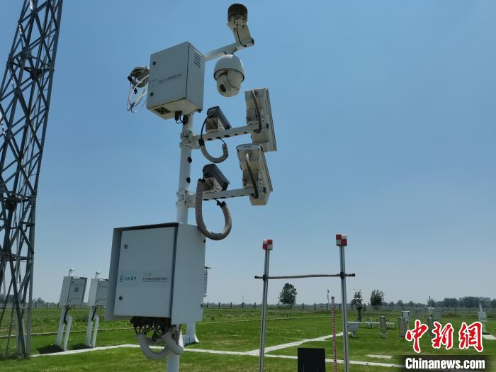 壽縣國家氣候觀象臺內(nèi)各種觀測設(shè)備。　吳然 攝