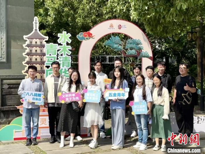 宣講團(tuán)成員在永康市合影?！吴晫?攝