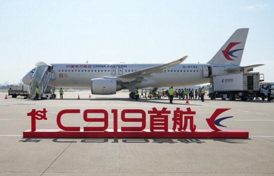 這是在上海虹橋國(guó)際機(jī)場(chǎng)停機(jī)坪拍攝的C919飛機(jī)（5月28日攝）。新華社記者丁汀攝
