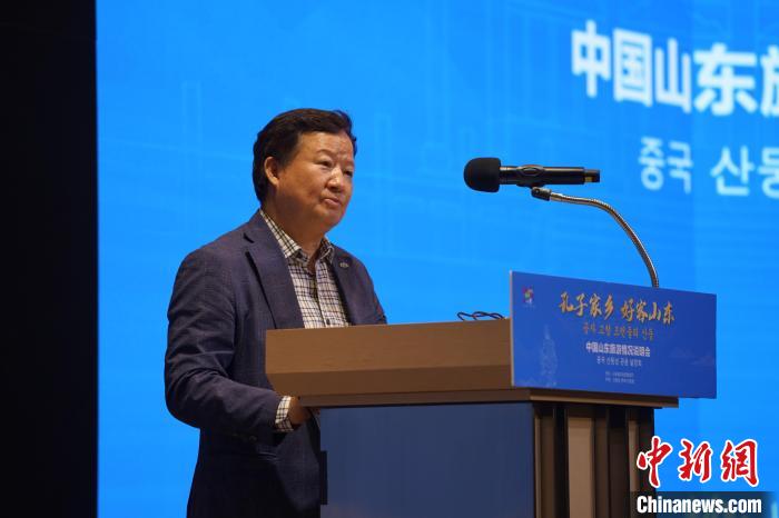 韓國(guó)一般旅游業(yè)協(xié)會(huì)副會(huì)長(zhǎng)白承弻致辭?！⑿?攝