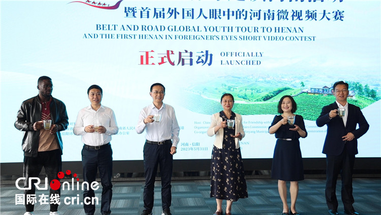 與會(huì)嘉賓共同舉杯啟動(dòng)活動(dòng)。賈親親 攝