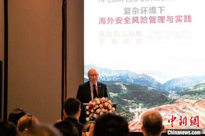 圖為紅十字國際委員會主席中國事務(wù)個人特使、東亞地區(qū)代表處主任蒂埃里·梅拉致辭。　紅十字國際委員會供圖