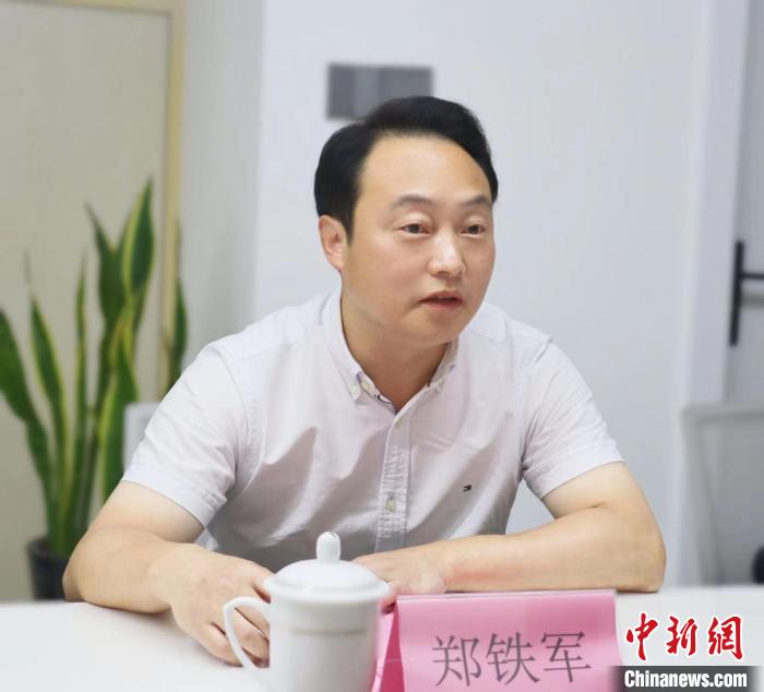 寧德市臺港澳辦主任鄭鐵軍講話?！窃式?攝