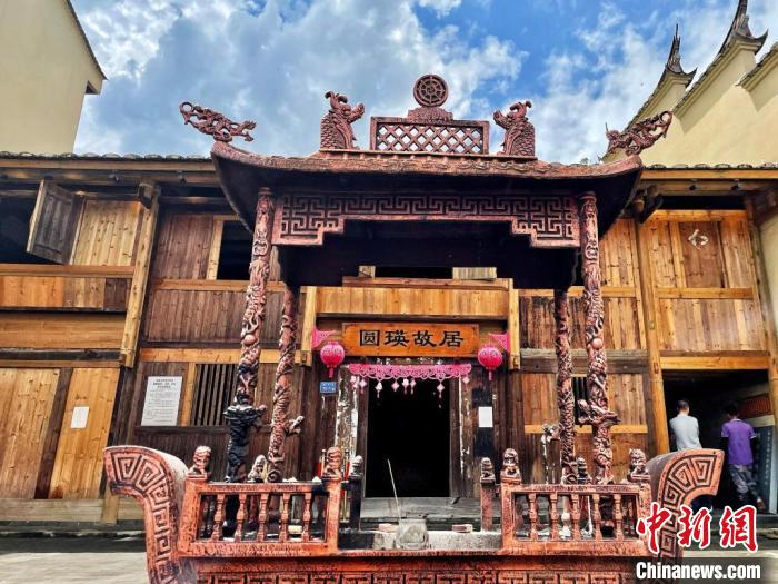臺灣上趣開新團隊入駐古田縣平湖鎮(zhèn)端上村，以“圓瑛法師故里”為主題打造愛國禪意村。　呂巧琴 攝