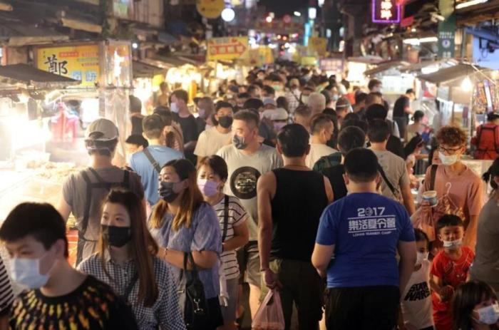 冰粉、雙皮奶、螺螄粉……臺網(wǎng)友發(fā)帖：臺灣街頭越來越多大陸小吃
