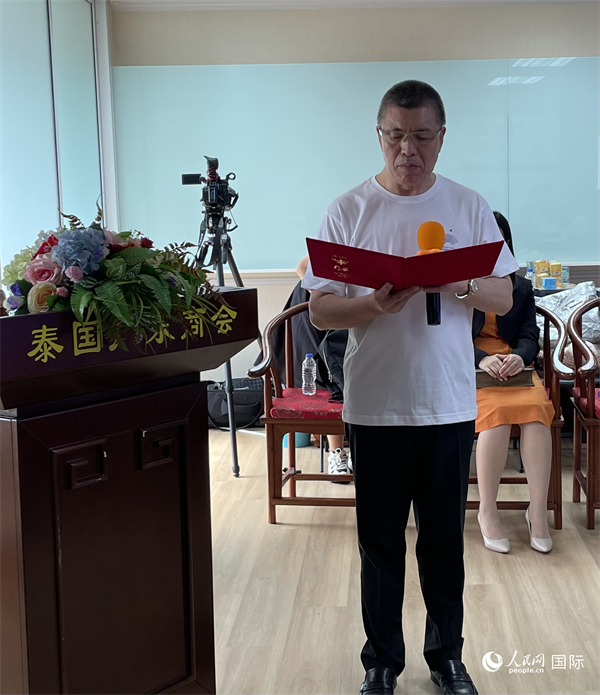 泰國浙江商會(huì)會(huì)長祁曉云受泰國華僑華人和駐泰各級(jí)商會(huì)機(jī)構(gòu)委托發(fā)出倡議，華僑華人群體將積極助力亞運(yùn)會(huì)舉行。人民網(wǎng)記者 劉慧攝