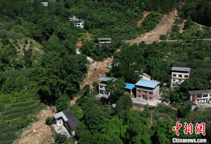 圖為航拍重慶萬州救援現(xiàn)場?！￡惓?攝