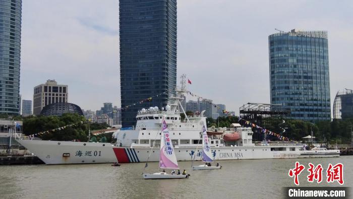海事巡航救助船“海巡01”輪?？繃痛a頭，向公眾免費(fèi)開放?！≈烨镬戆?攝
