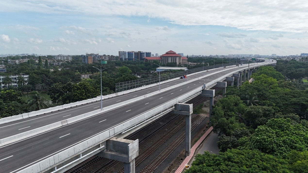 孟加拉國(guó)達(dá)卡機(jī)場(chǎng)高架快速路項(xiàng)目。鄭小忠攝