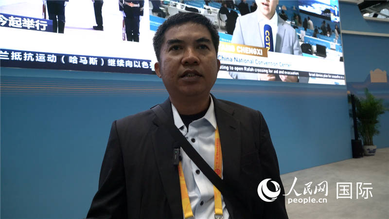 印尼《辛加朗綜合日報》記者班邦·蘇利斯提奧（Bambang Sulistio）與記者交談。人民網(wǎng) 楊春燕攝