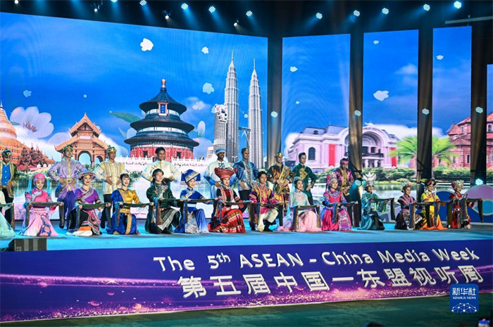 10月21日，在馬來西亞行政首都普特拉賈亞，演員在第五屆中國—東盟視聽周開幕活動上表演。新華社記者 程一恒 攝
