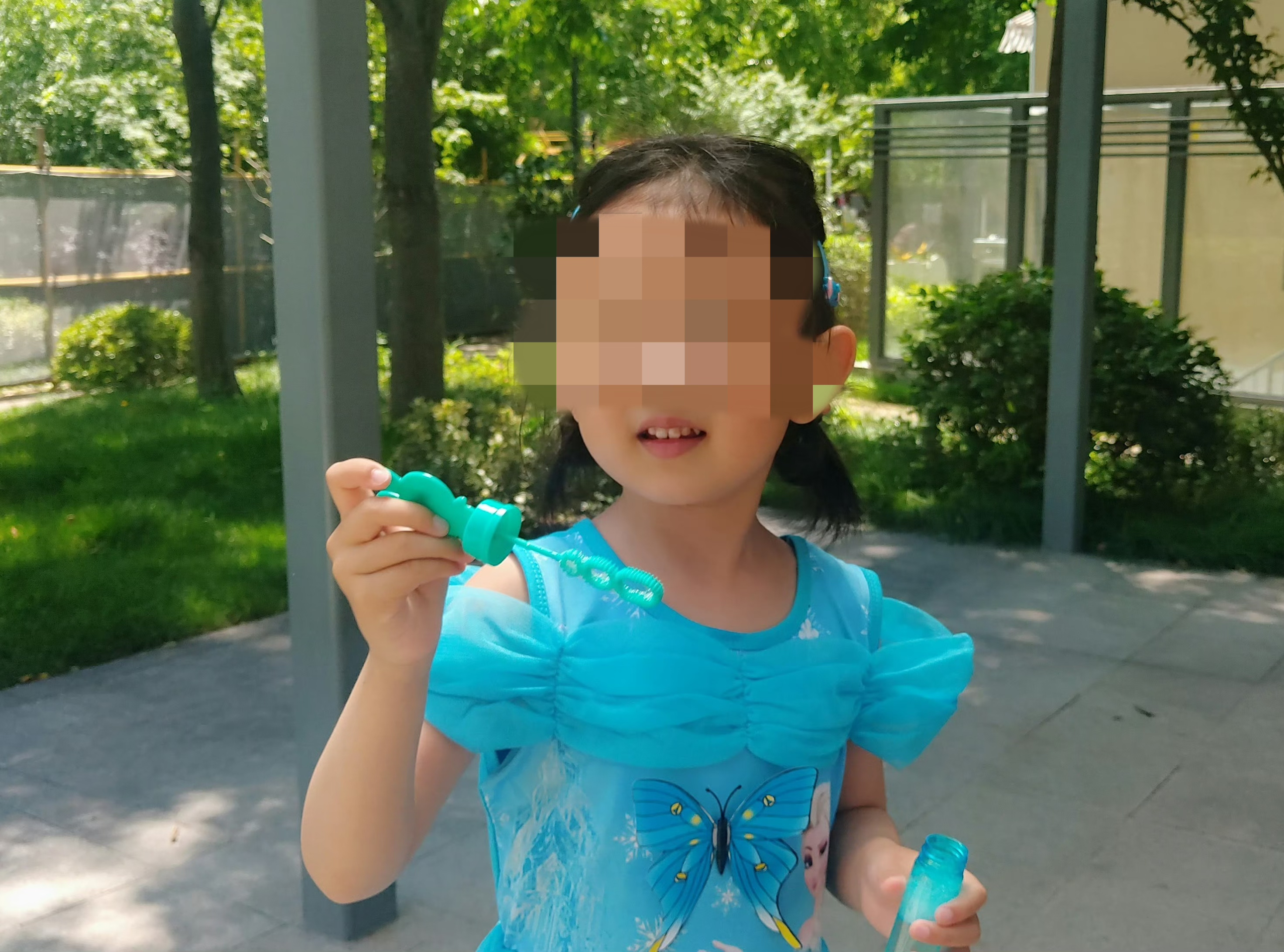 海灘失蹤女童。圖源：女童家人社交賬號