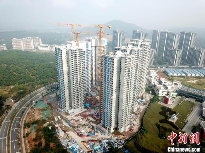 廣州一在建樓盤。 范少鵬 攝