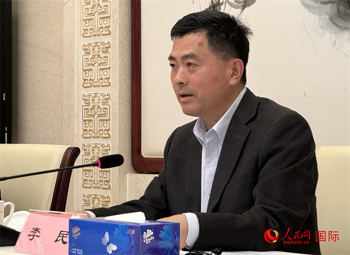 10月31日，歐美同學(xué)會秘書長李民在第五屆中法文化論壇媒體吹風(fēng)會上講話。（人民網(wǎng) 謝瑩攝）