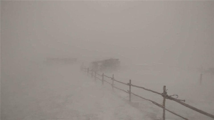 2023年11月4日，蒙古國(guó)部分省份發(fā)生暴風(fēng)雪天氣。蒙古國(guó)緊急情況總局官網(wǎng)圖片
