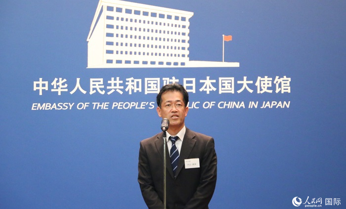 導(dǎo)師代表、東京大學(xué)教授內(nèi)山真伸發(fā)表致辭。人民網(wǎng) 許可攝