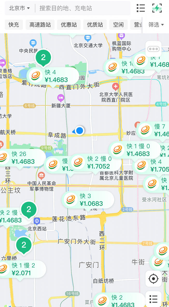 中新財(cái)經(jīng)查詢(xún)相關(guān)充電APP發(fā)現(xiàn)，電價(jià)平峰時(shí)段，快充樁的價(jià)格普遍在1.4元度左右。