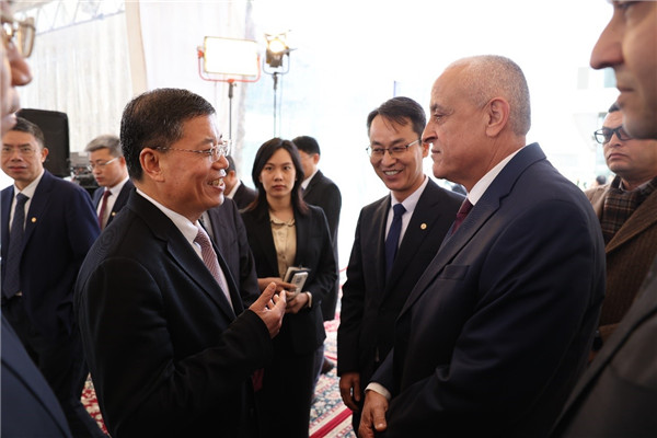 李永明同埃及住房部副部長會(huì)談交流。主辦方供圖