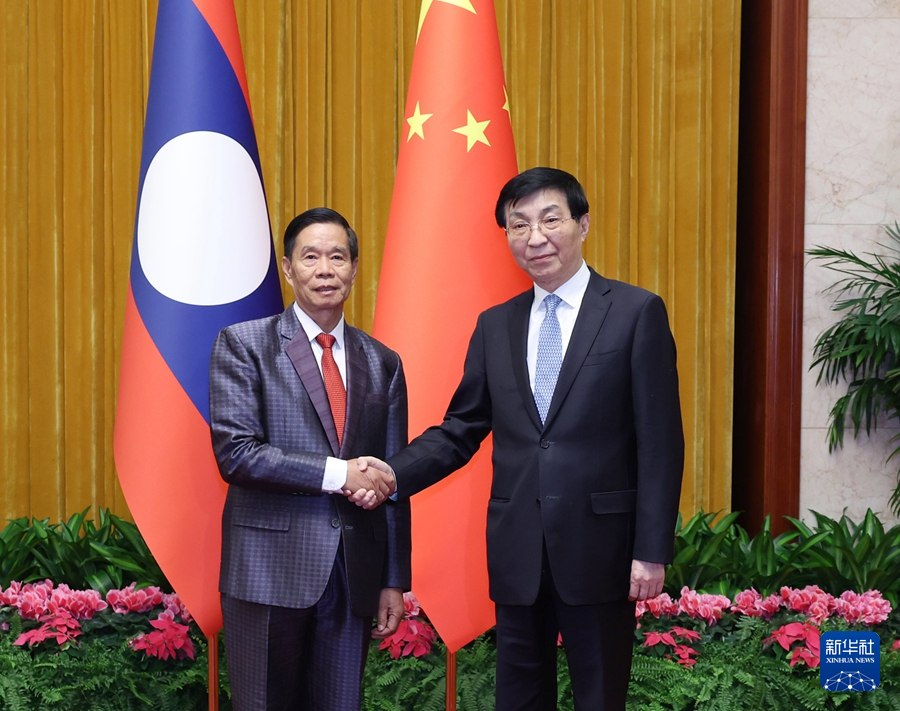 1月22日，中共中央政治局常委、全國政協(xié)主席王滬寧在北京會見老撾人民革命黨中央政治局委員、建國陣線中央委員會主席辛拉馮。新華社記者 王曄 攝