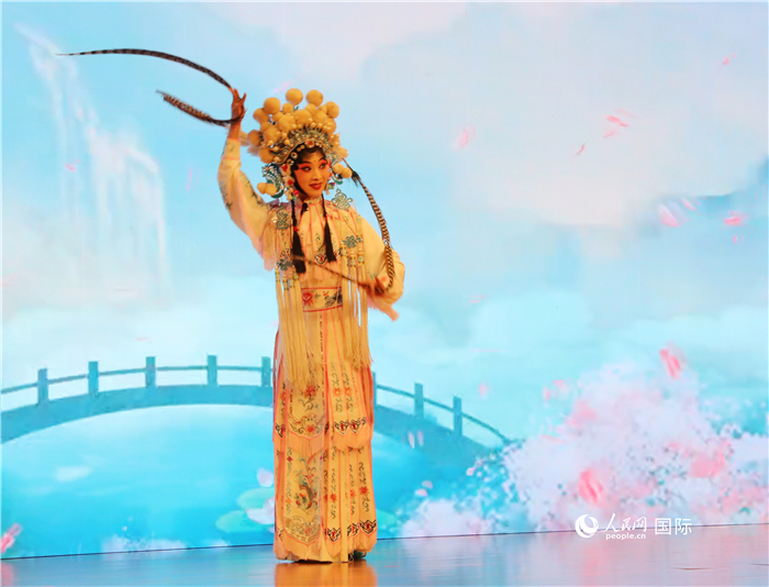 四川省成都市川劇研究院帶來(lái)了精彩的川劇演出。人民網(wǎng)記者 李志偉攝