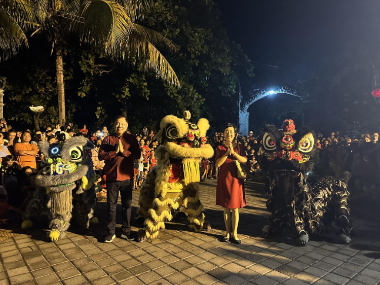 舞獅表演。巴陵康孔子學院供圖