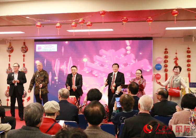 打擊樂合奏《春節(jié)序曲》。人民網(wǎng) 許可攝