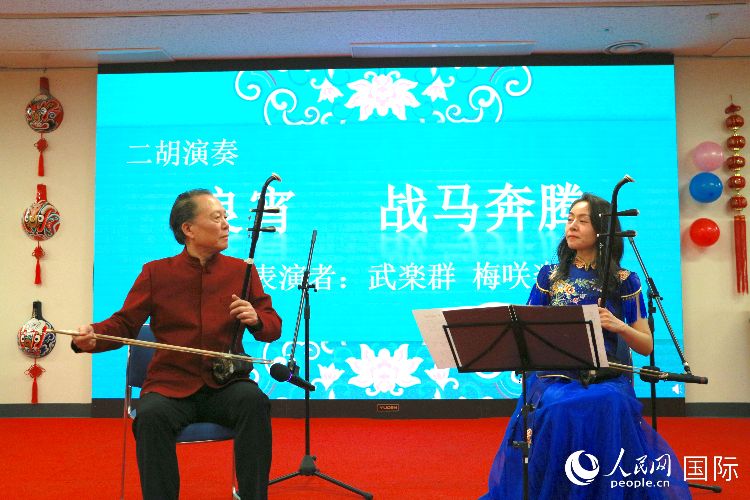 二胡合奏。人民網(wǎng) 許可攝