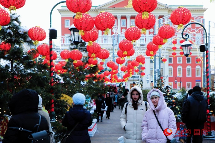 俄羅斯民眾在活動現(xiàn)場參觀游玩。人民網(wǎng)記者 隋鑫攝