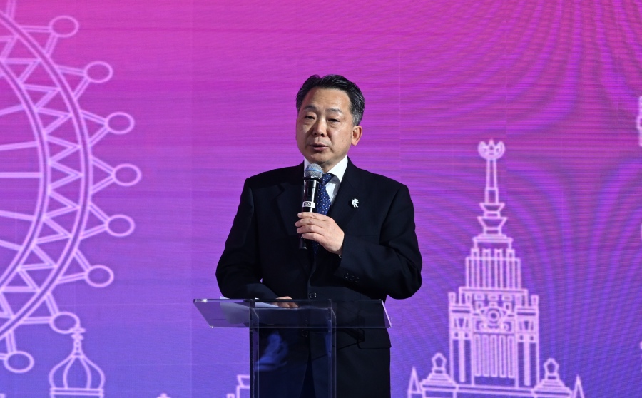 1.中國(guó)人民對(duì)外友好協(xié)會(huì)副會(huì)長(zhǎng)袁敏道在第四屆“中俄青年同走友誼路”活動(dòng)上致辭。主辦方供圖