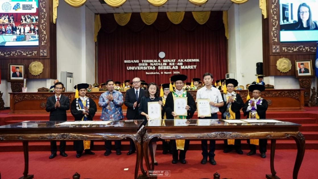 西華大學(xué)、三一一大學(xué)、印尼鋰源新材料有限公司、四川鋰源新能源有限公司四方共同簽署國際合作協(xié)議。印尼三一一大學(xué)孔子學(xué)院供圖