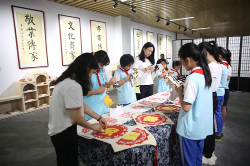 1、長沙市雨花區(qū)校園清廉家風(fēng)館開館。受訪單位供圖