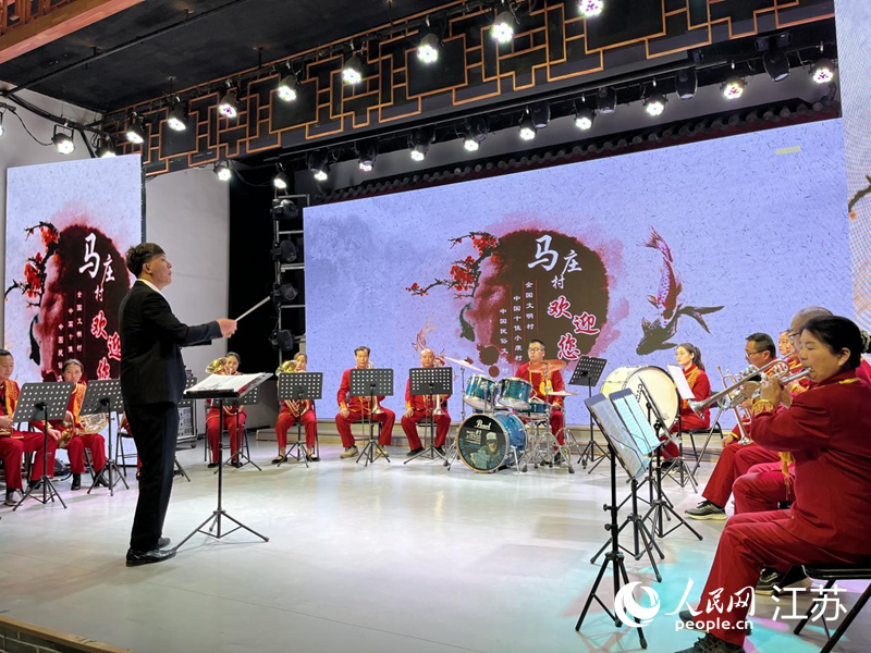 馬莊農(nóng)民樂團(tuán)在排練節(jié)目。人民網(wǎng) 李子佩攝