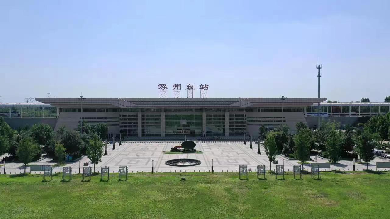 通勤專列高鐵始發(fā)站涿州東站。 熊華明、王聚言攝