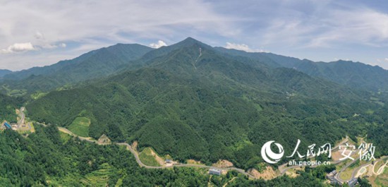 大別山旅游扶貧快速通道。人民網(wǎng) 陳若天攝