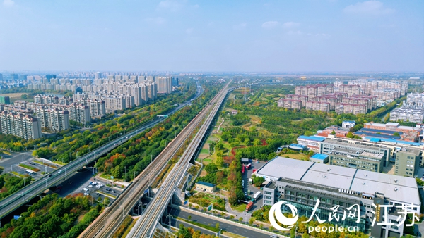 航拍幸福街道。人民網(wǎng)記者 王繼亮攝