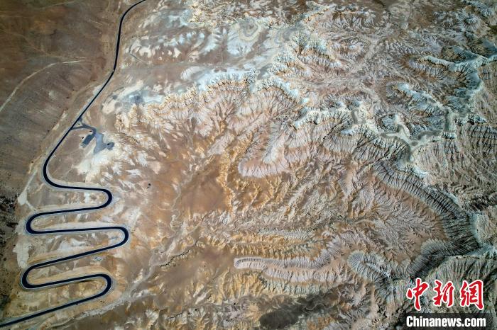 4月5日，西藏阿里札達(dá)土林。(無人機(jī)照片) 李林 攝