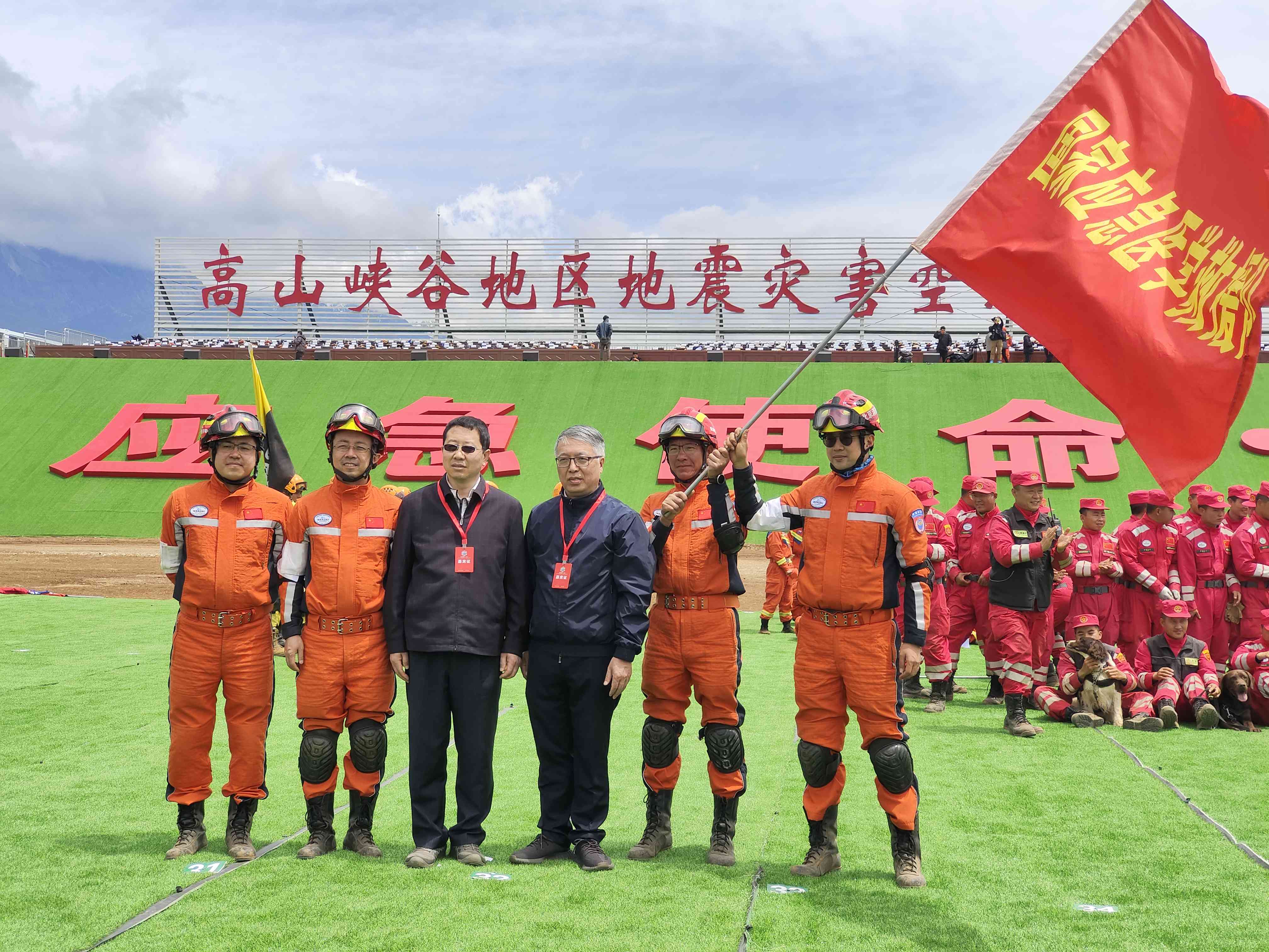 呂國忠以總領隊身份，帶領國家應急醫(yī)學救援隊演練。受訪者供圖
