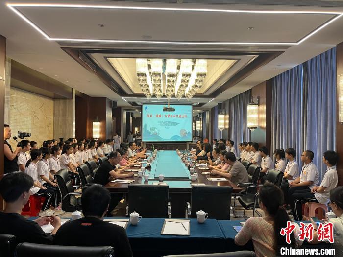 閩臺(tái)古琴技藝培訓(xùn)交流活動(dòng)同步舉行?！∪~國寶 攝