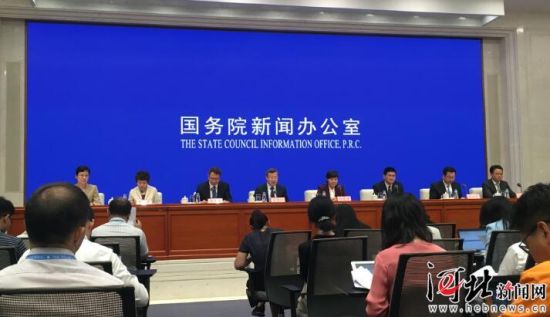 8月26日，國務(wù)院新聞辦召開國務(wù)院政策例行吹風(fēng)會。圖為吹風(fēng)會現(xiàn)場。 記者李巍攝