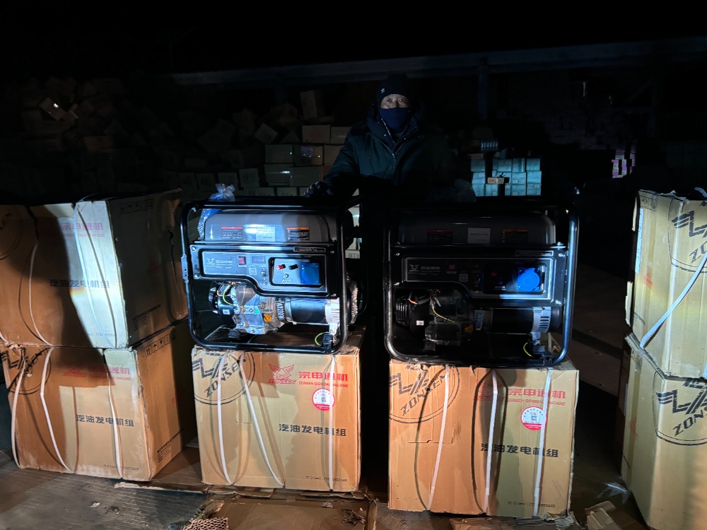 震區(qū)所需 重慶所能！重慶首批救援物資跨越千里抵達(dá)雪域高原