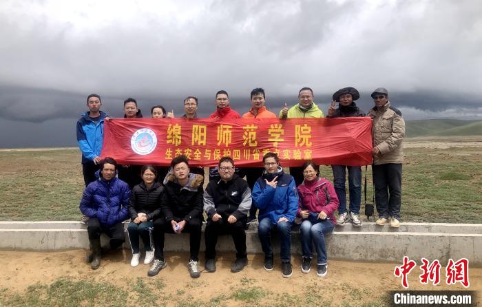 圖為綜合考察團(tuán)野外調(diào)查組在西藏安多縣。西藏那曲市林業(yè)和草原局供圖