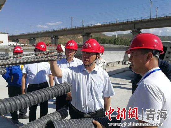 圖為生態(tài)環(huán)保專項督查現(xiàn)場。 孫舒亞攝
